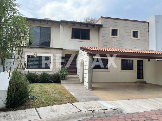 CASA EN VENTA EN SAN JUAN DEL RIO