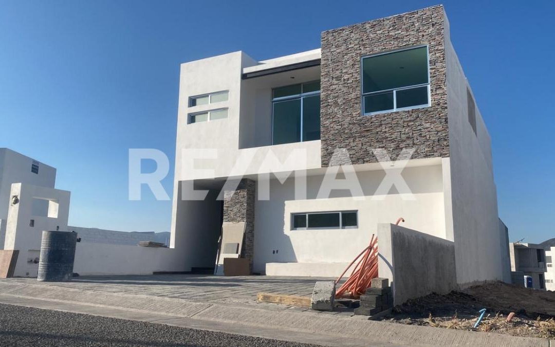 Casa de 2 pisos en preventa